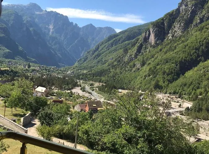 ゲストハウス Elvis Blini Thethi テス